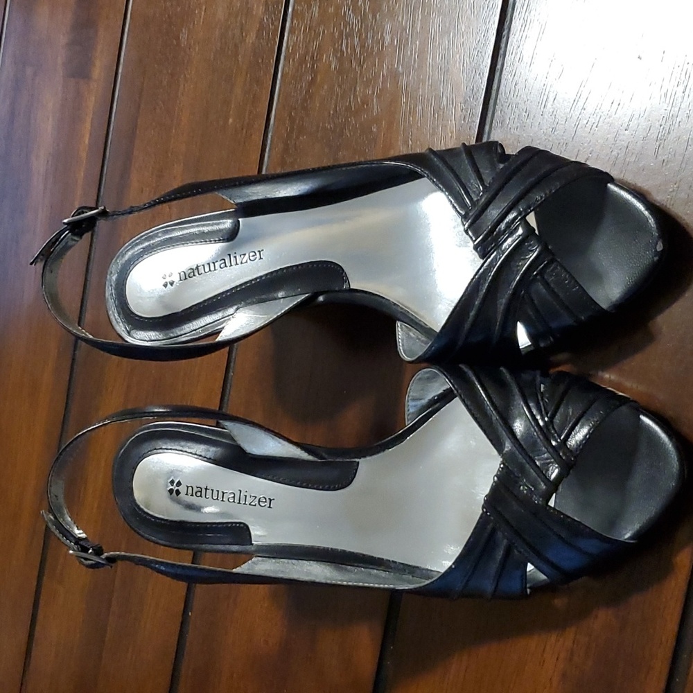 Naturalizer black shoes